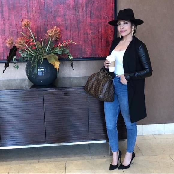 🖤 ABOUT ME 🖤 - Picture 2 of 5